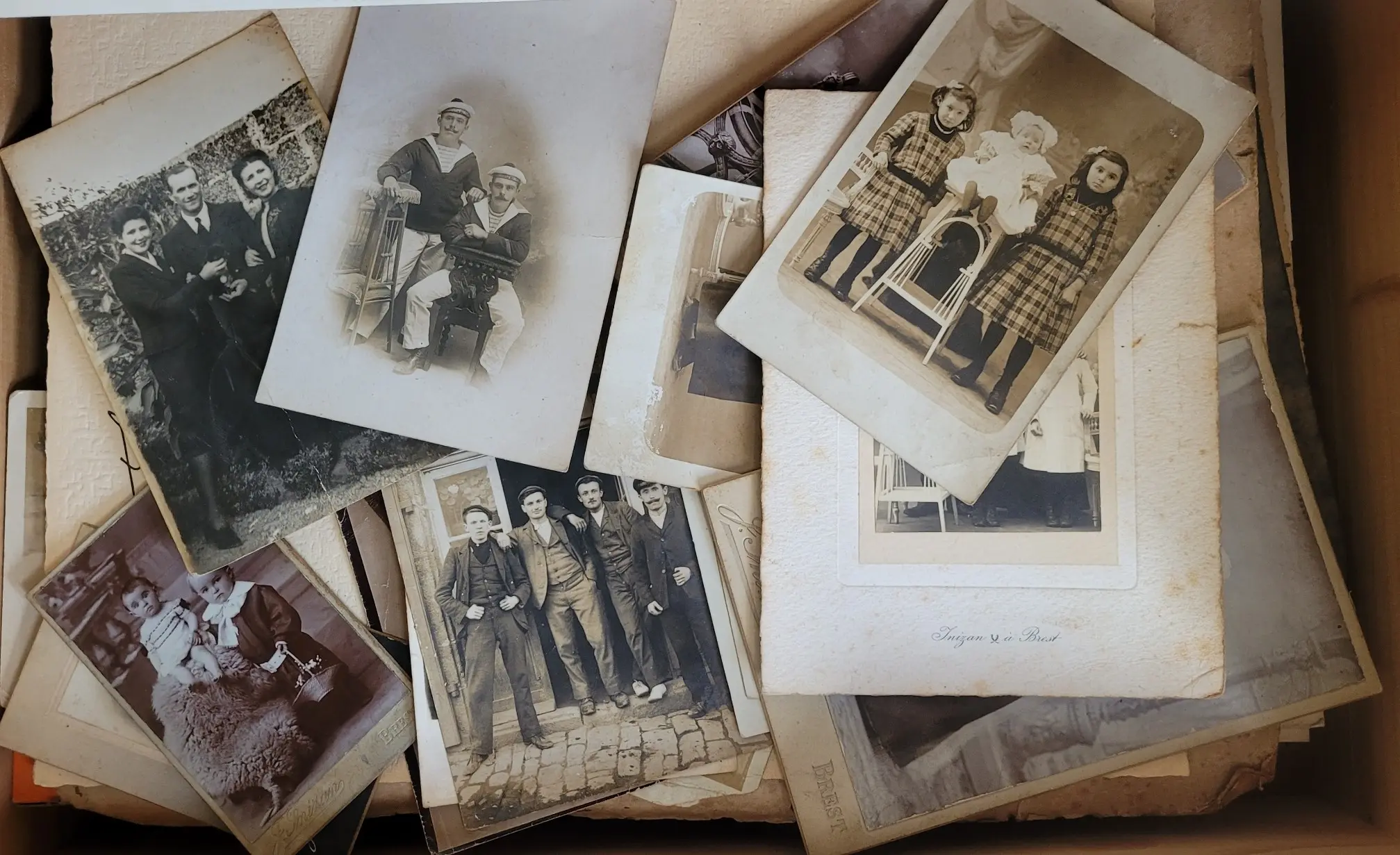 tiroir visages inconnus